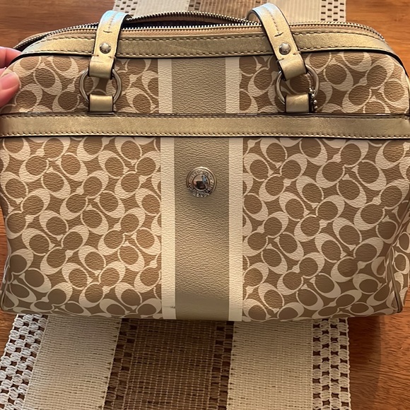 Coach purse-Amazing Condition-I do welcome trades - Picture 2 of 8